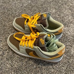 Green dunk size 8.5